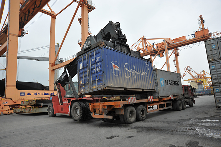 Container phải c&acirc;n trước khi l&ecirc;n t&agrave;u biển